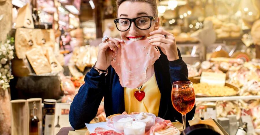 Bologna: Small Group Food market Walking Tour with Tasting - Starting in Piazza del Nettuno