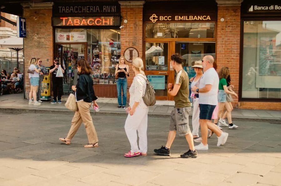 Bologna: Street Food Tour in the Historic Center - Stop four: gelato and a sweet finish
