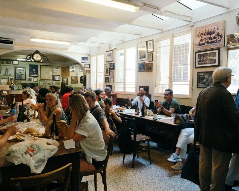 Bologna: Walking Food Tour with a Local Guide - Tortellini and tagliatelle at a traditional osteria