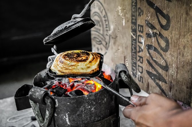 Bombay Express Mumbai Food Tour with 15+ Tastings - Riding Mumbai’s commuter train for ten minutes