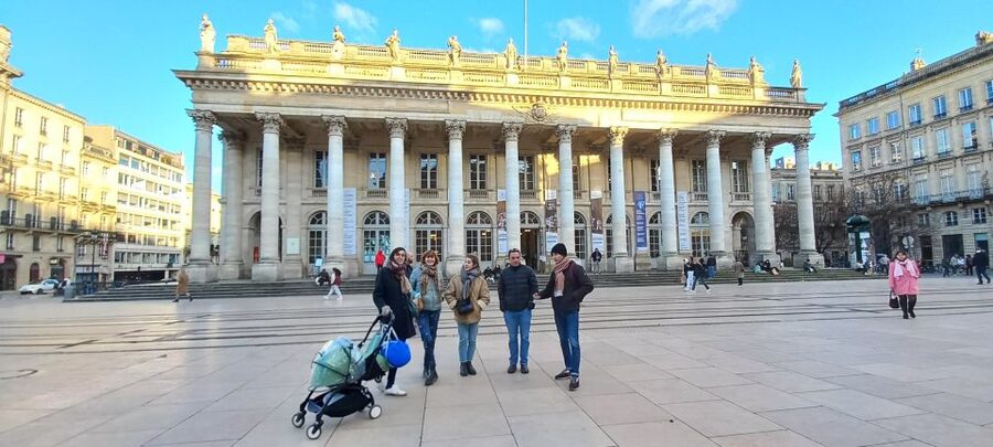 Bordeaux food tour: sweet specialities & highlights - Starting beneath the Grosse Cloche