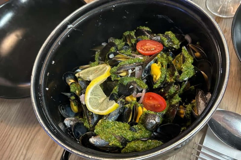Bordeaux: Foodie Tour - What the 210-minute Bordeaux food walk feels like