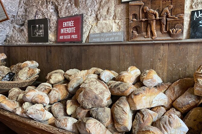 Bordeaux Old Town Food and Wine Tour - How much food and wine should you expect?