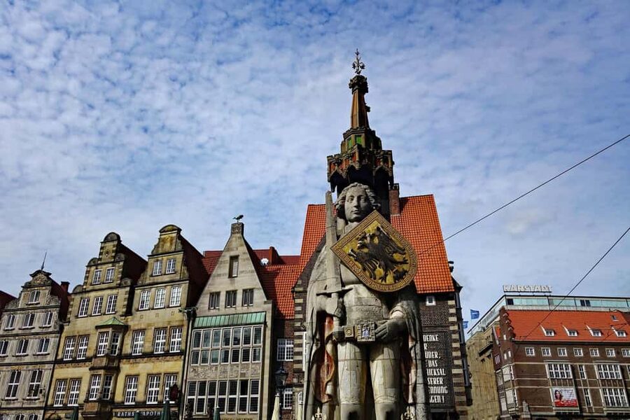 Bremen: Culinary Old Town Tour - with unique locations - Starting at Domshof and the Made in Bremen store