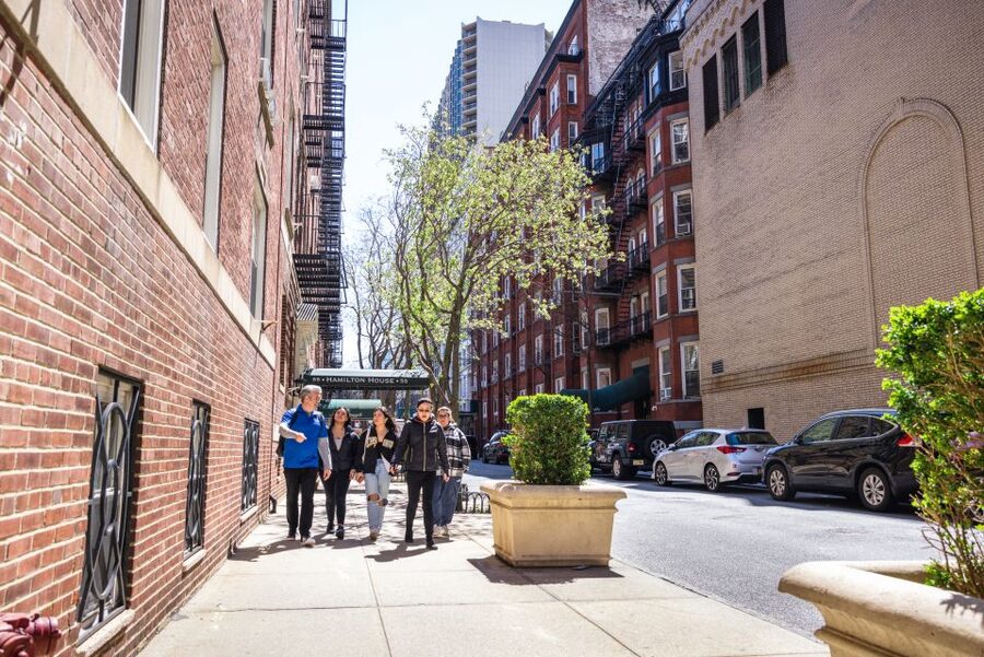 Brooklyn Food Tour: Heights, DUMBO & Bridge Views - The Brooklyn Bridge stop is about views, not just crossing