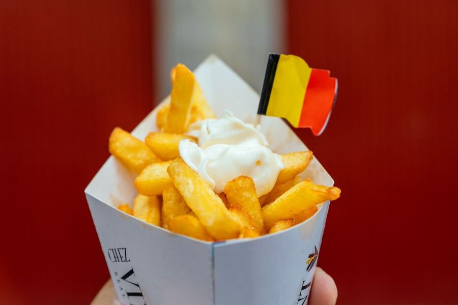 Bruges: Private Food Tour – 10 Tastings with Locals - Fries, waffles, chocolate, and Belgian beer