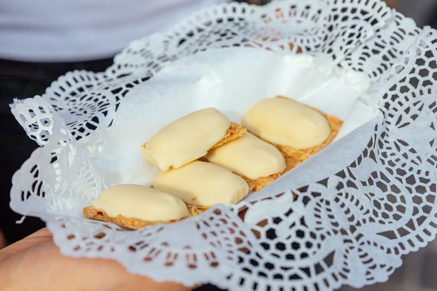Bruges: Private Food Tour – 10 Tastings with Locals - Vegetarian choices and other practical details