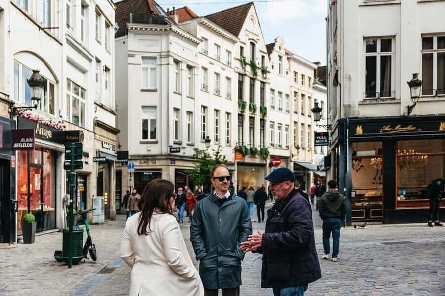 Brussels: Beer Tasting Tour with 7 Beers and Snacks - Seven beers, seven ways to read Belgian brewing