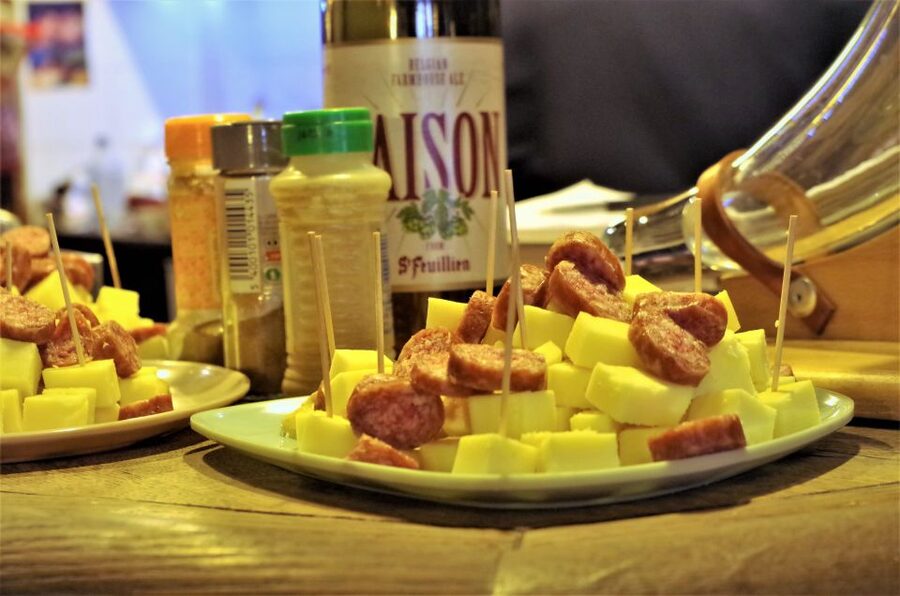 Brussels: Beer Tasting Tour with 7 Beers and Snacks - The guides make the difference