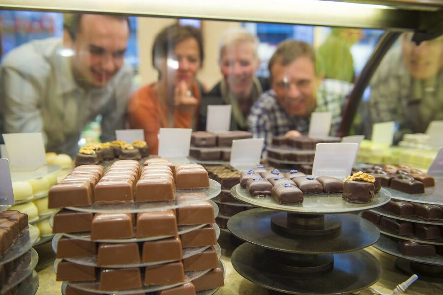 Brussels: Belgian Chocolate Tasting Tour - Starting beneath Brussels City Hall