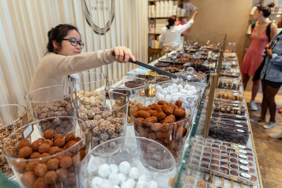 Brussels: Private Food Tour – 10 Tastings with Locals - Chocolate, waffles, and the sweet finish