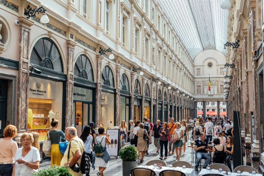 Brussels: Private Food Tour – 10 Tastings with Locals - The guide makes the largest difference