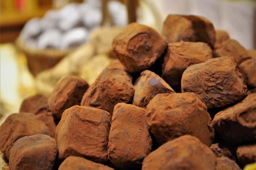 Brussels: Walking Food Tour with Chocolate, Beer, & Waffles - Belgian beer at an old tavern
