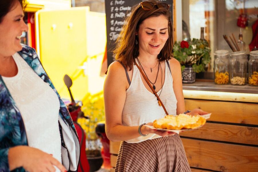 Budapest: Private Food Tour – 10 Tastings with Locals - The guide makes the difference