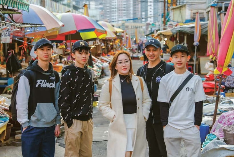 Busan: Gukje and Jagalchi Market Food Tour with Tastings - What the guides add to the walk