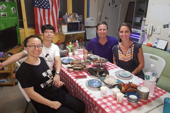 Busan Seafood Tour : Jagalchi market Seafood Tour & Dinner - Exploring Jagalchi Market with help at the stalls