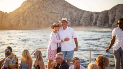 Cabo San Lucas: 2 Hour Sunset Cruise with Food and Wine
