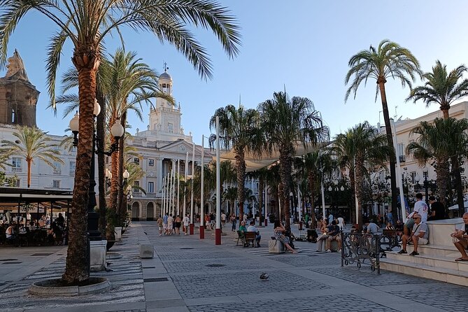 Cadiz Food Tour: Tapas, Drinks and Delights with a Local - Cádiz on a plate, from fried fish to sherry