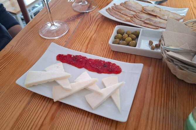 Cadiz Food Tour: Tapas, Drinks and Delights with a Local - Starting at City Hall and finding Cádiz’s old center