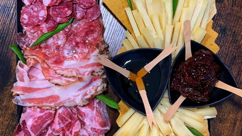 Cagliari: Food and Wine Tasting Experience - Key points at a glance