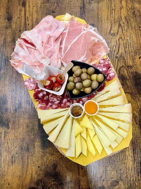 Cagliari: Food and Wine Tasting Experience - Why the family setting changes the experience