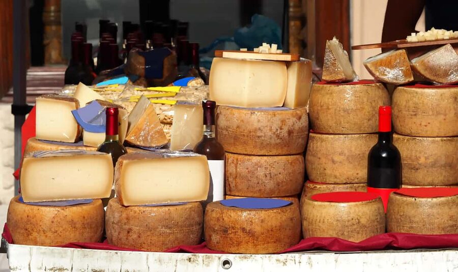 Cagliari: Taste Sardinia with a Full Meal Food Tour - Key points to know before you book