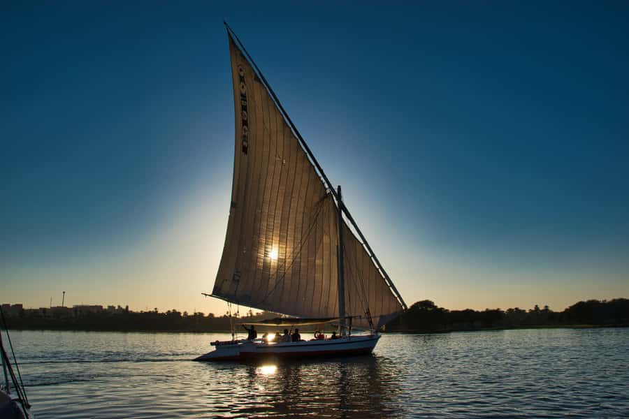 Cairo: Sunset Felucca Ride and Food Tour With Private Guide - A quiet hour on the Nile at sunset
