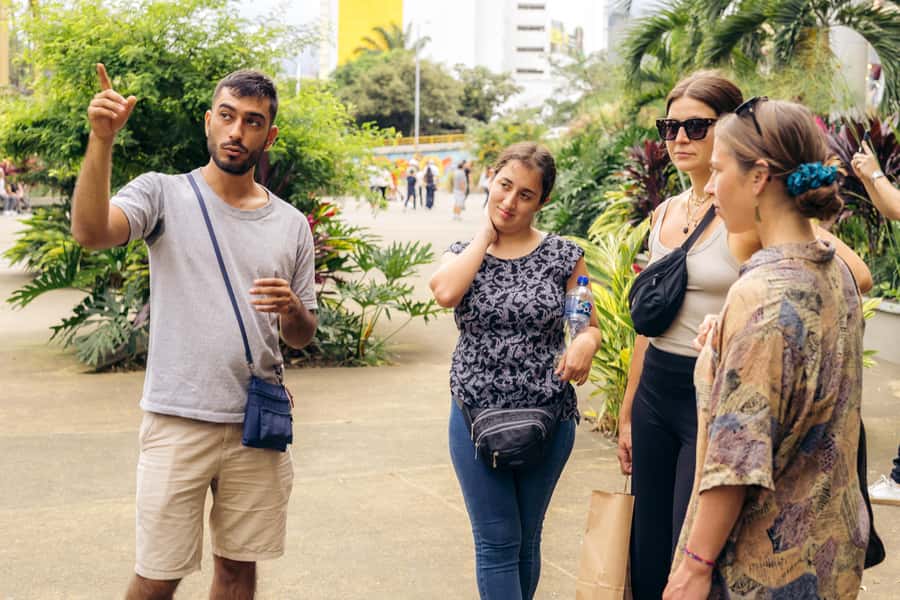 Cali: Street Food Tour - Stop one: Colombian bakery classics at Quinta con Quinta