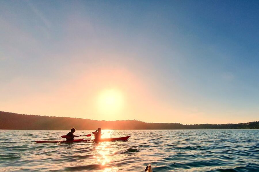 Castel Gandolfo: Kayak Food and Wine Tour - Castel Gandolfo from below