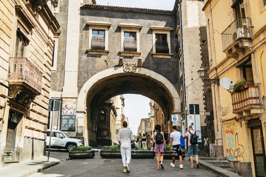 Catania: Guided Street Food Walking Tour - The Pescheria and the first tastes
