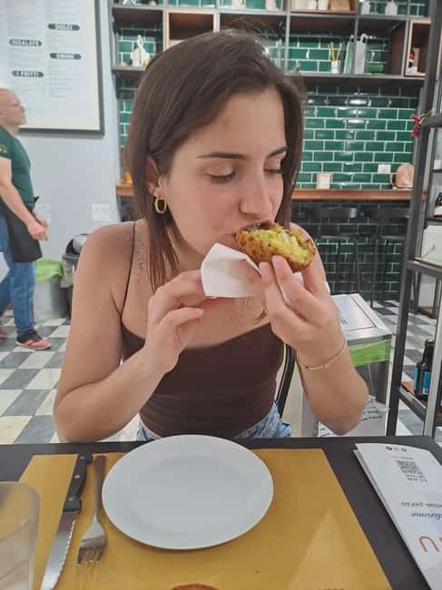 Catania: Street Food Guided Walking Tour - Catania Cathedral and the first bites
