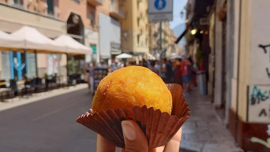 Catania: Street Food Guided Walking Tour - Cannolo, granita, and the sweet finish