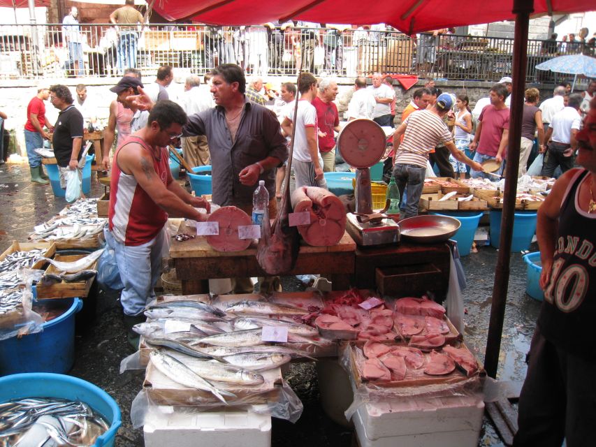 Catania: Street Food Walking Tour - The fish market: Catania’s strongest opening act