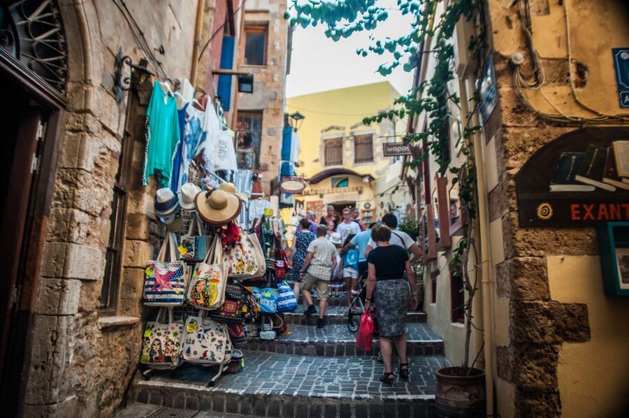 Chania: Sightseeing & Tastings Tour - Meeting at Kydon Hotel and entering the old market
