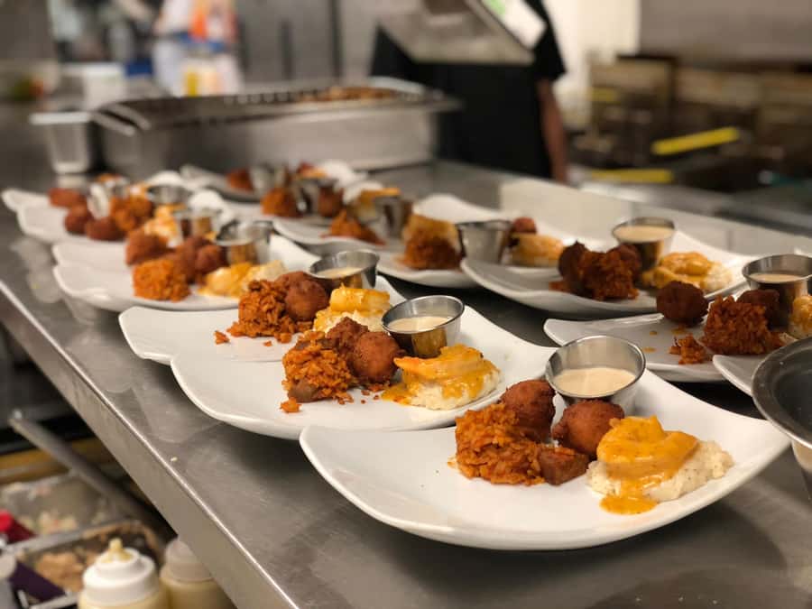 Charleston: Downtown Culinary Walking Tour - City Market and the French Quarter on foot
