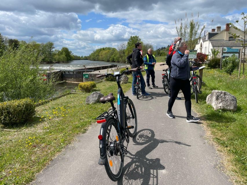 Chenonceau: E-Bike Guided Tour & Gourmet Picnic Lunch - What the guide adds