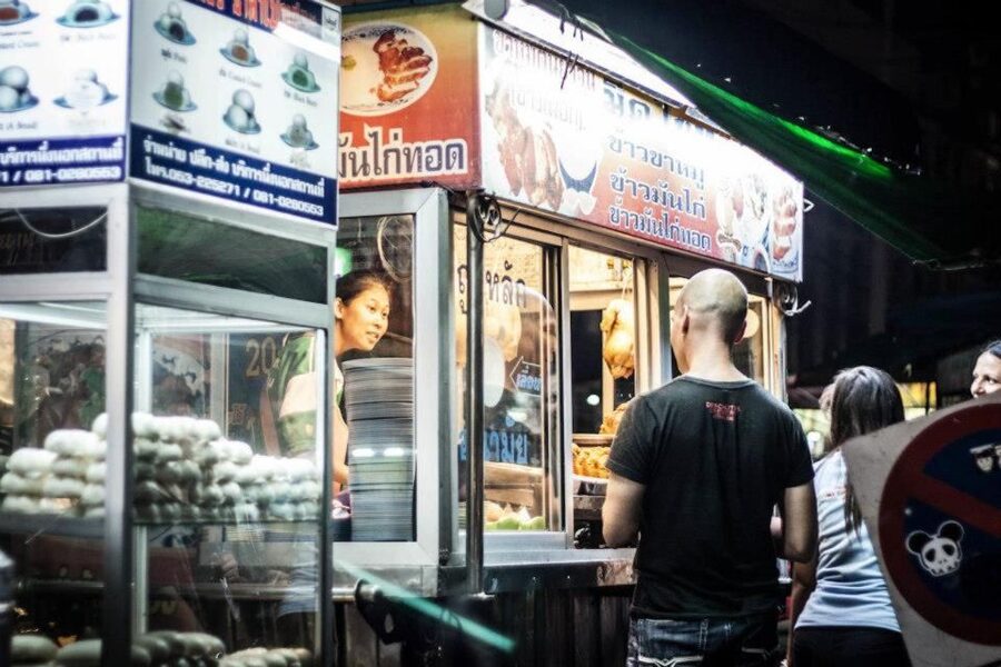 Chiang Mai: Evening Local Street Food Market Tour - Starting with a local guide and an empty stomach