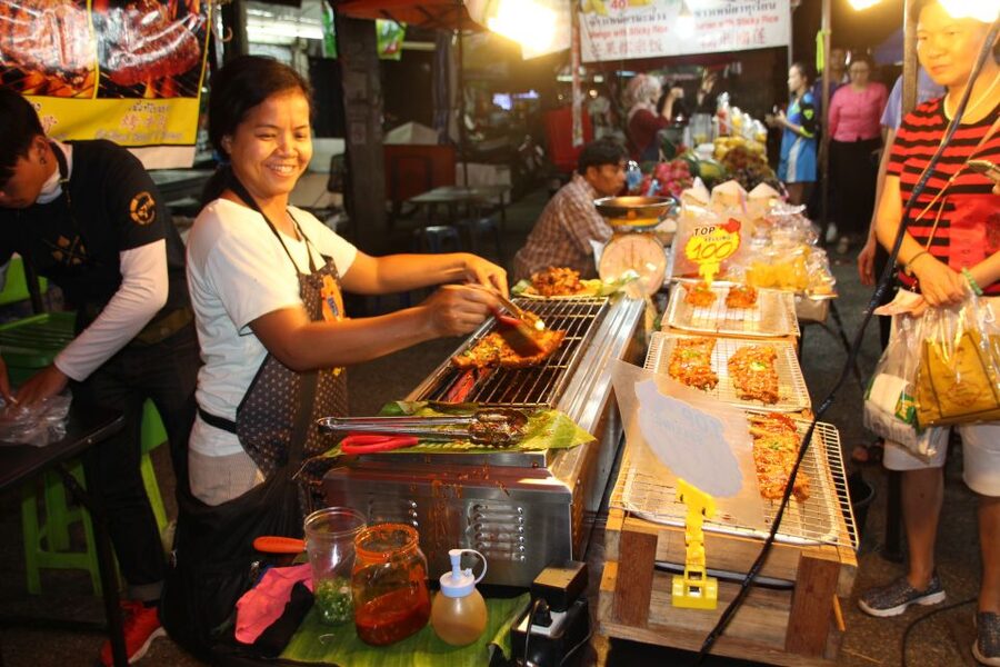 Chiang Mai: Evening Local Street Food Market Tour - Northern Thai dishes beyond the usual tourist menu