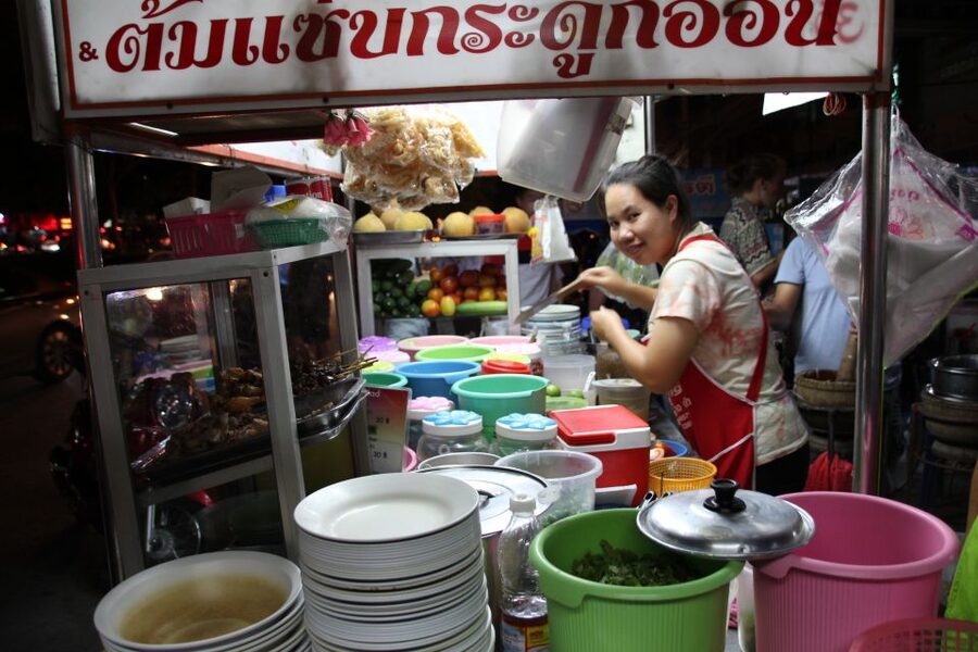 Chiang Mai: Evening Local Street Food Market Tour - How much food will you actually eat?