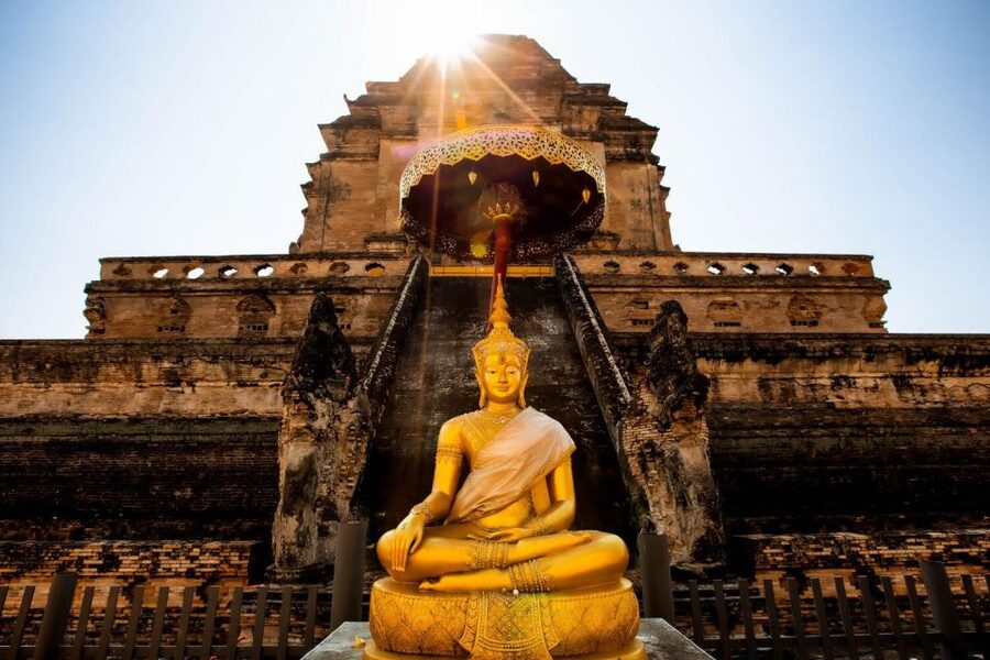 Chiang Mai: Temples and Street Food Night Tour by Tuk Tuk - Choosing between Mueang Mai and Warorot Market