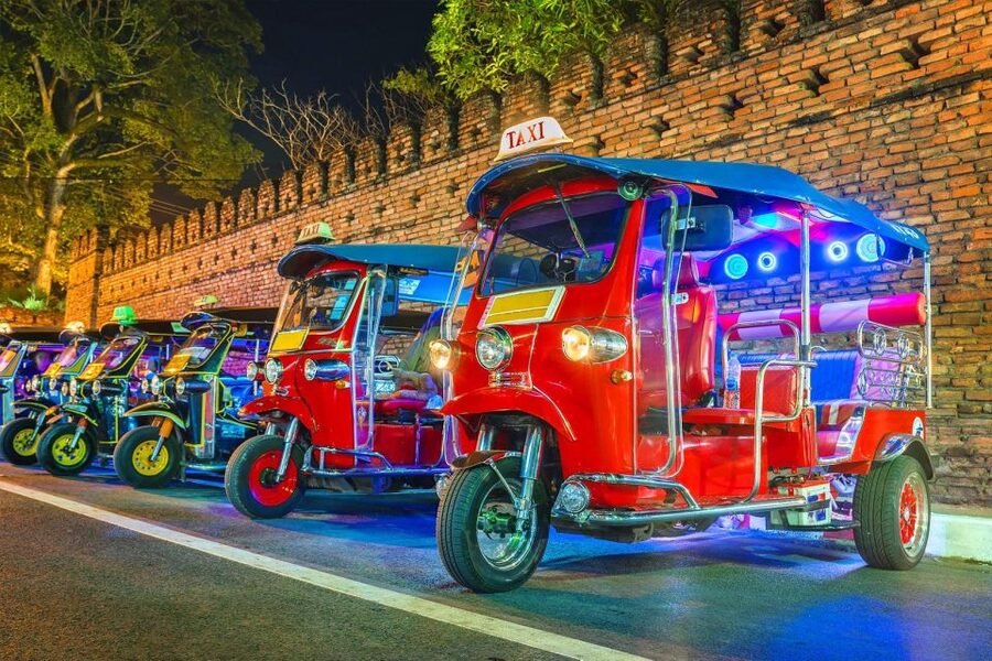 Chiang Mai: Temples and Street Food Night Tour by Tuk Tuk - What the tuk tuk ride is really like