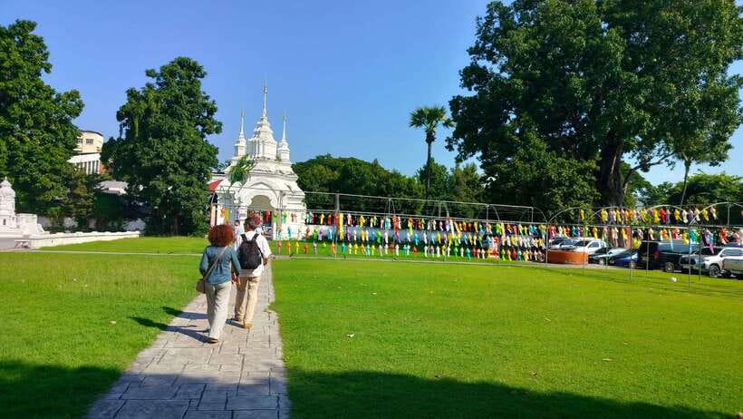 Chiang Mai: Tuk-Tuk Evening Tour with Temples & Street Foods - Wat Lok Moli, an older Lanna temple