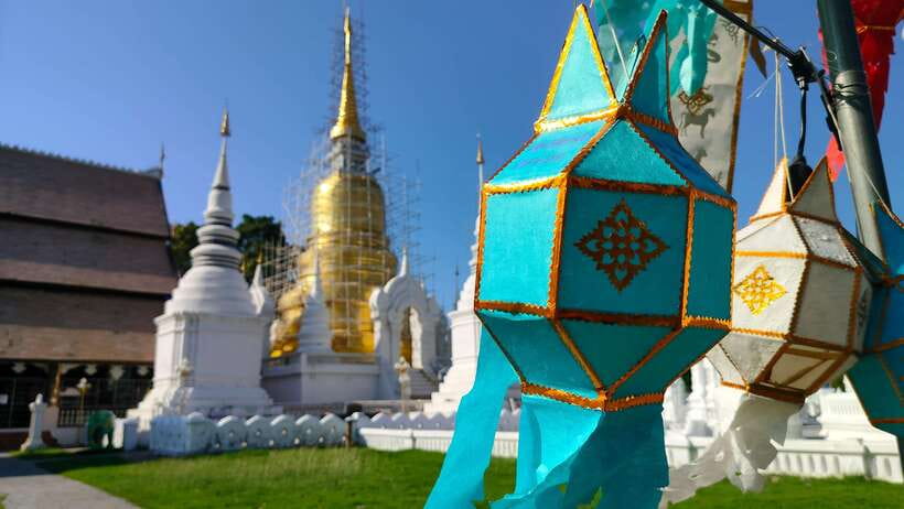 Chiang Mai: Tuk-Tuk Evening Tour with Temples & Street Foods - Practical details that affect your evening