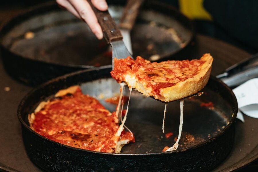 Chicago: Classic Food Walking Tour with Bike or Kayak Rental - Four Chicago foods, one downtown walk