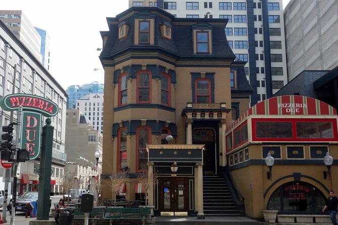Chicago Gangster and Food Walking Tour - Deep dish in a former gangster’s mansion