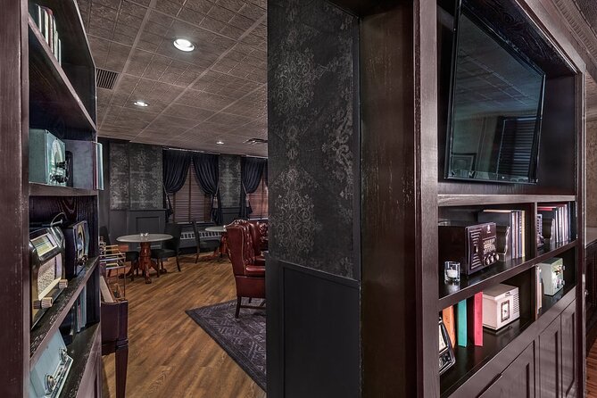 Chicago Gangster and Food Walking Tour - River North, steak, and a tunnel beneath Harry Caray’s
