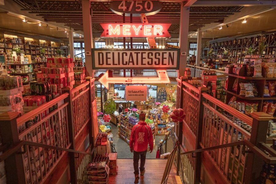 Chicago: The Ultimate Foodie Walking Tour with Tasty Stops - Deep-dish pizza with a Chicago origin story
