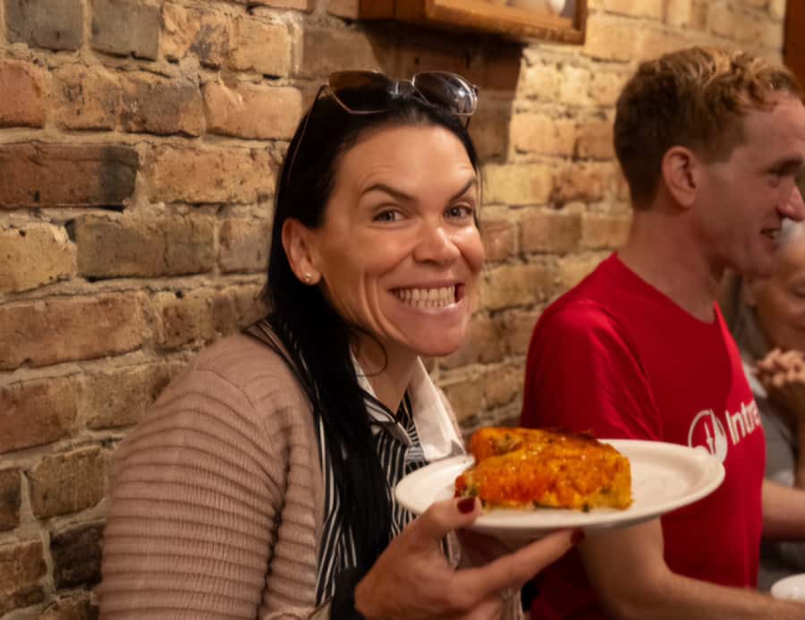 Chicago: The Ultimate Foodie Walking Tour with Tasty Stops - What the small group changes