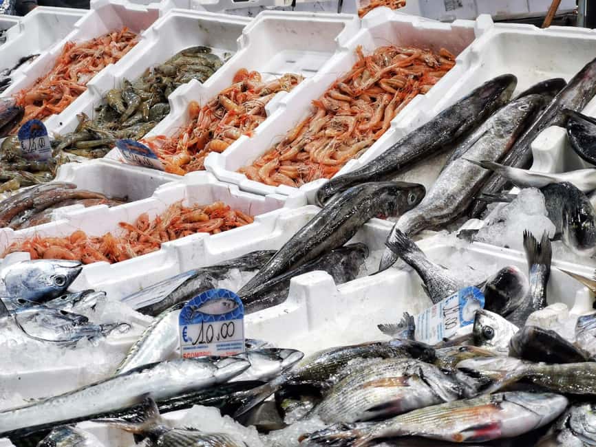 Civitavecchia: Historical and Culinary Walking Tour - The market: produce, aromas, and Sunday limits