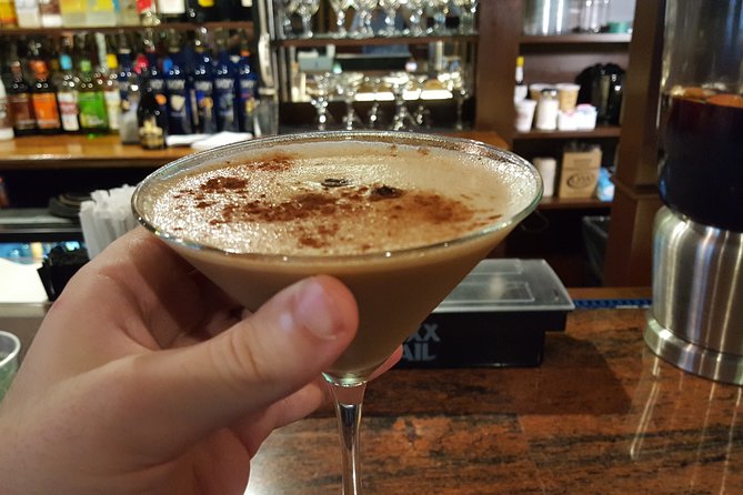 Cocktails & Cannoli: Boston's North End Dessert Tour - The guide makes the difference